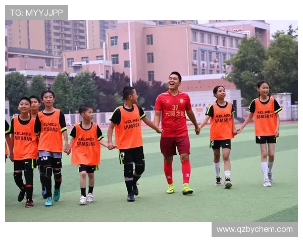 从贫困区崛起的足球明星如何改变人生与家乡命运