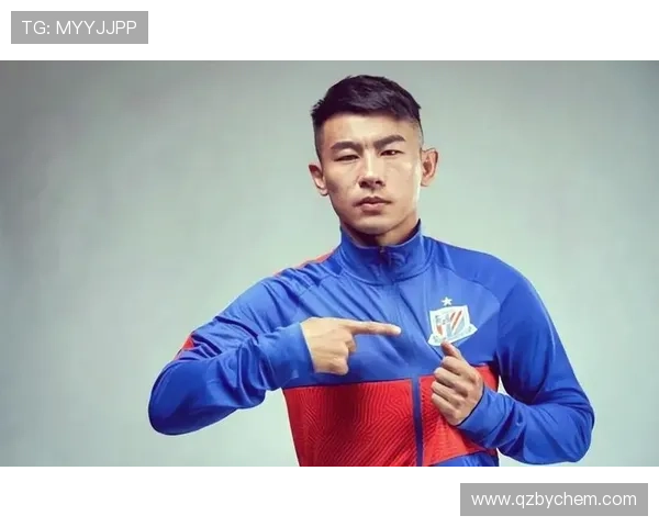 从白大褂到绿茵场医生如何逆袭成为足球明星的传奇之路